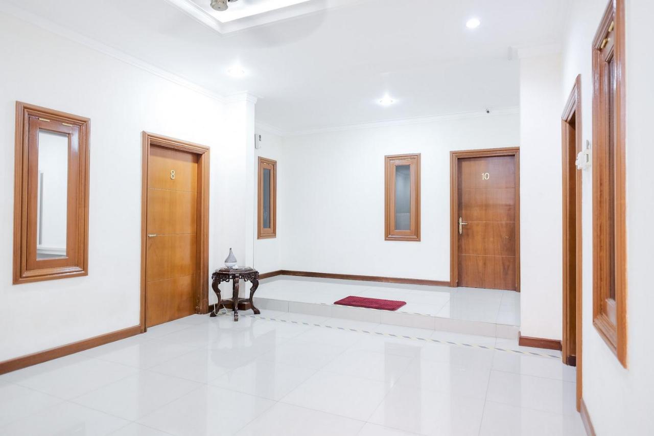 wisma delapan RedPartner Yakarta Exterior foto