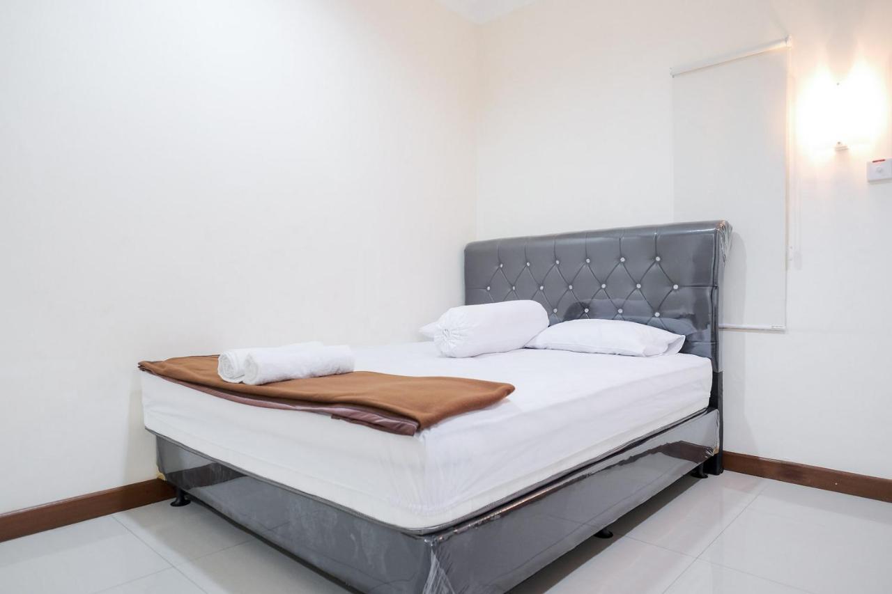 wisma delapan RedPartner Yakarta Exterior foto