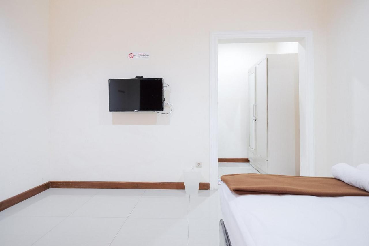 wisma delapan RedPartner Yakarta Exterior foto