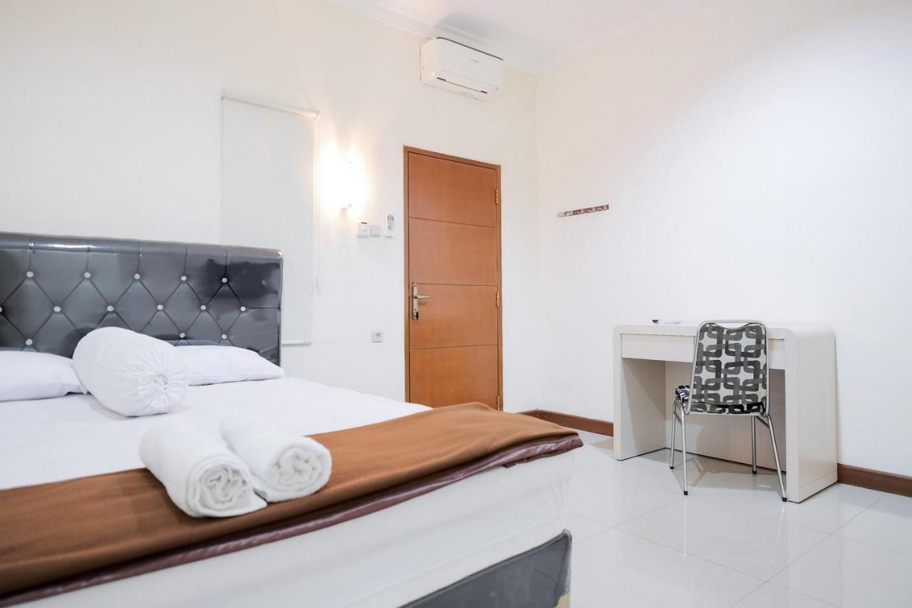wisma delapan RedPartner Yakarta Exterior foto